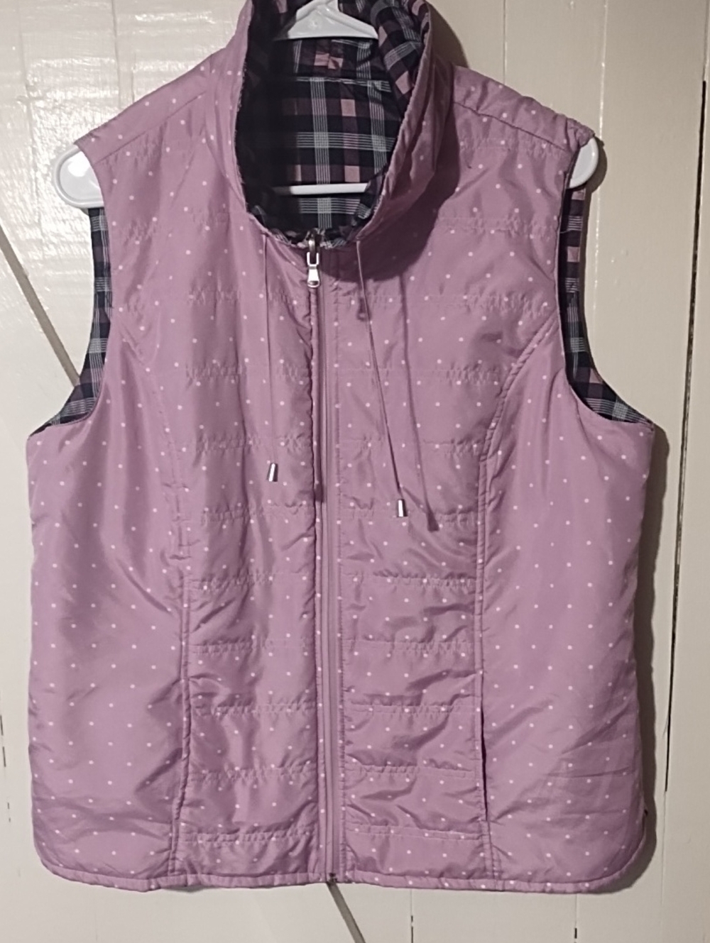 VGC Size Large Women's Lavender Polka Dot Quilted Vest with Stand Collar.